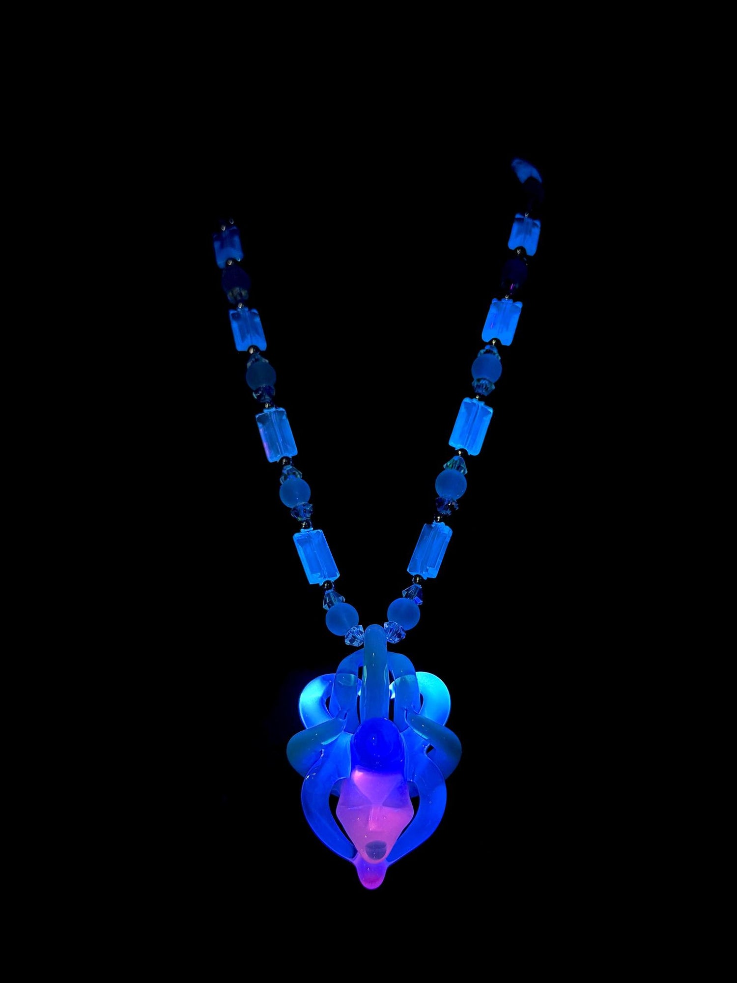 LaceFace Glass Uv Head Necklace