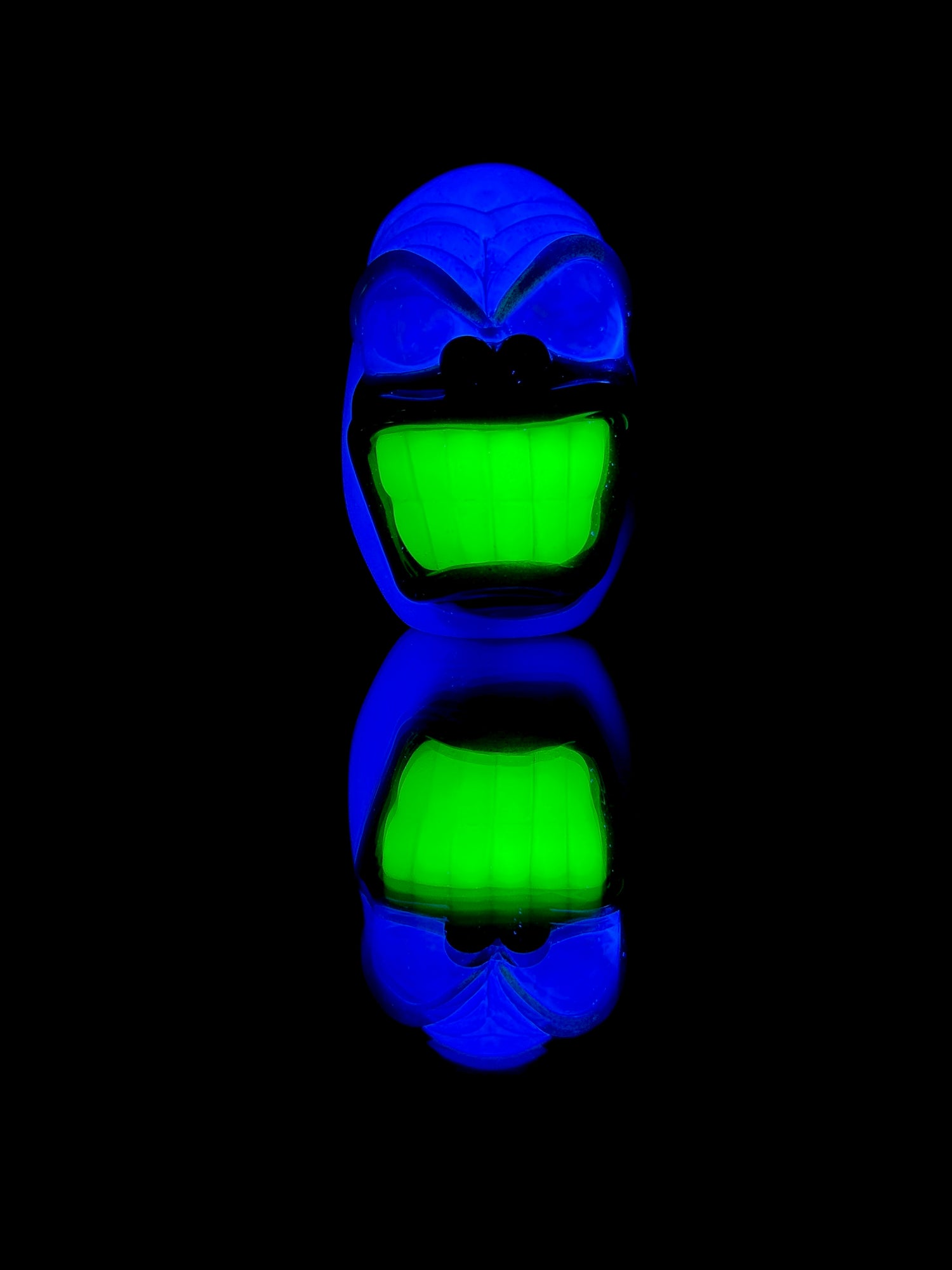 Firefly Glass UV Grinning Gorilla