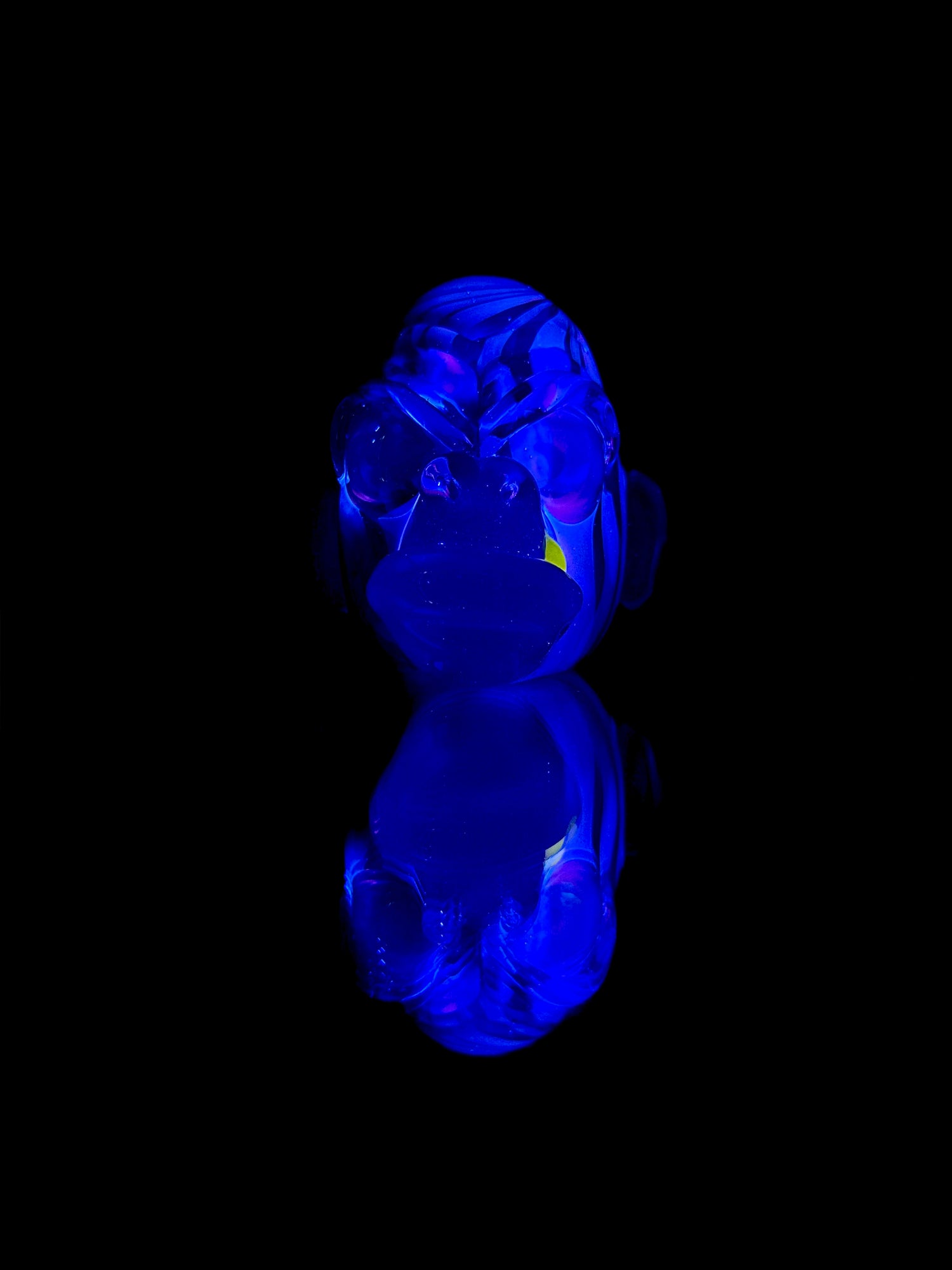 Firefly Glass Standard Size Snaggle Tooth Closed Mouth