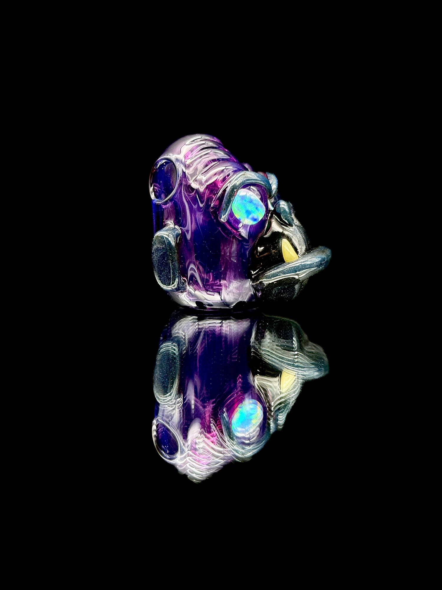 Firefly Glass Standard Size Snaggle Tooth Closed Mouth