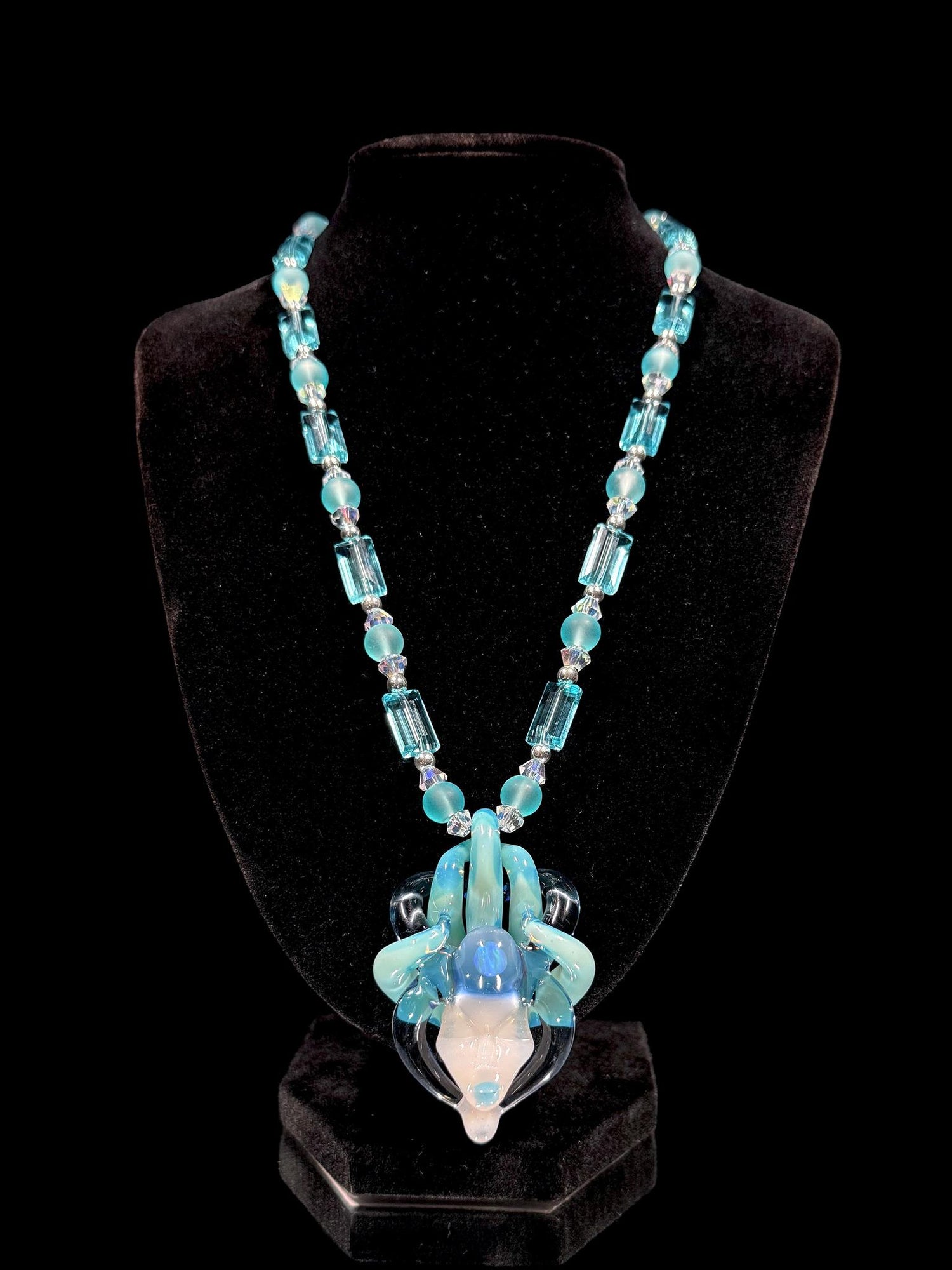 LaceFace Glass Uv Head Necklace